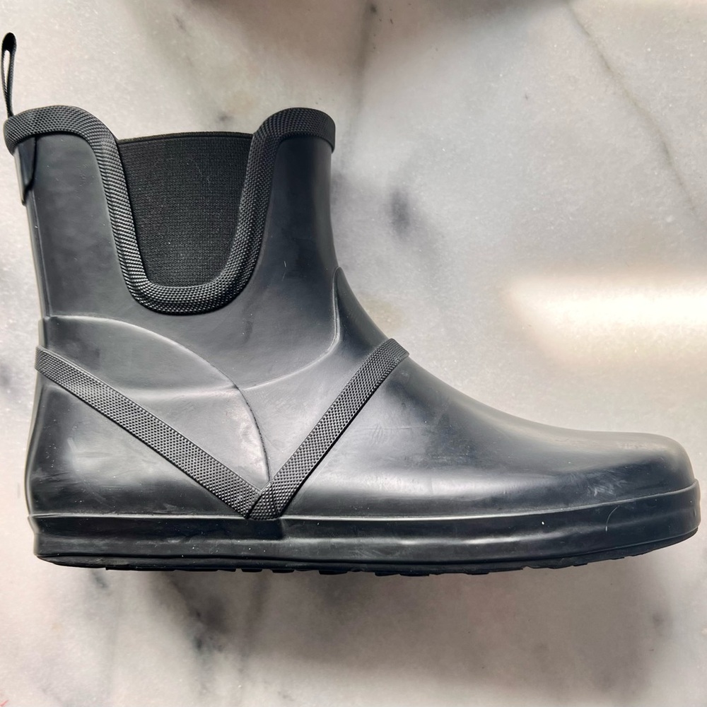 Sleek Black Women's Winter Rain Boots